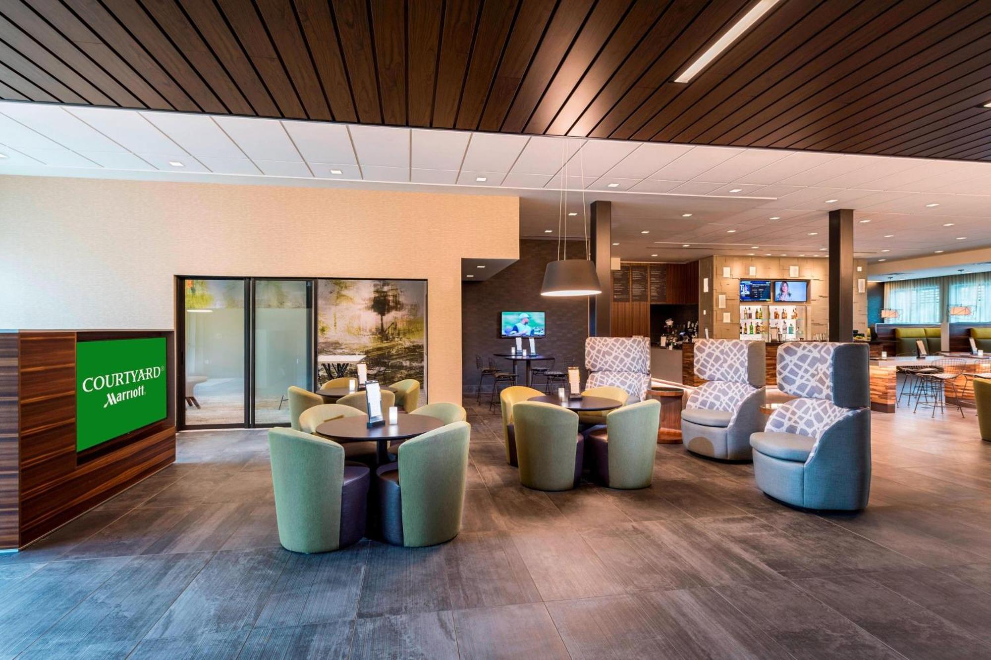 คอร์ตยาร์ด แทมปา นอร์ทเวสต์/เวเทอแรนซ์ เอ็กซ์เพรสเวย์ Hotel West Chase ภายนอก รูปภาพ
