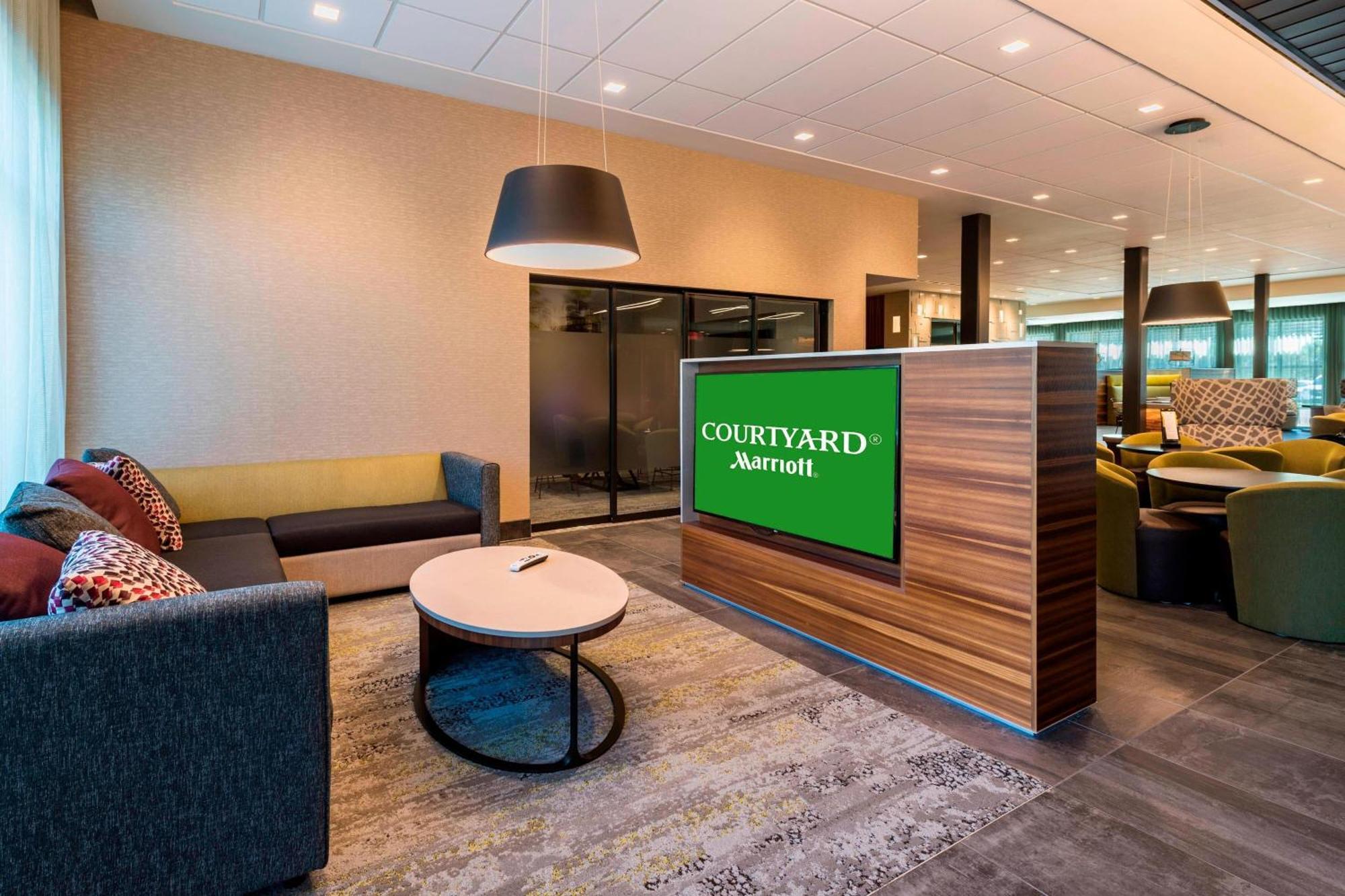 คอร์ตยาร์ด แทมปา นอร์ทเวสต์/เวเทอแรนซ์ เอ็กซ์เพรสเวย์ Hotel West Chase ภายนอก รูปภาพ